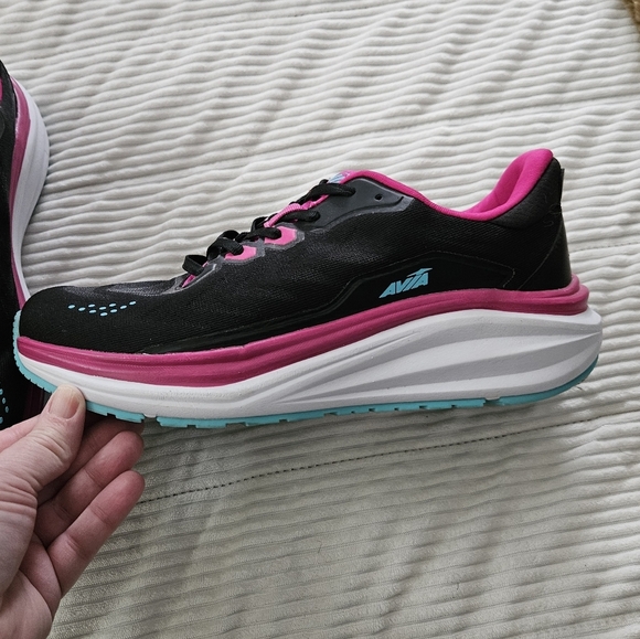 Avia Black and Pink Athletic Shoes with Modern Design Size 9 - Picture 3 of 10